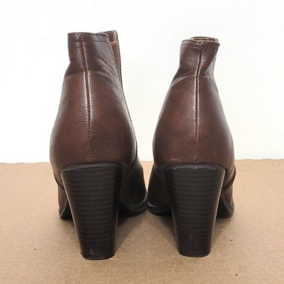 Bamboo Brown Vegan Leather Ankle Booties Womens Size 9 Chunky Heel Shoe - Picture 3 of 11